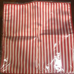 NWOT. Nikolas Ryan pocket square